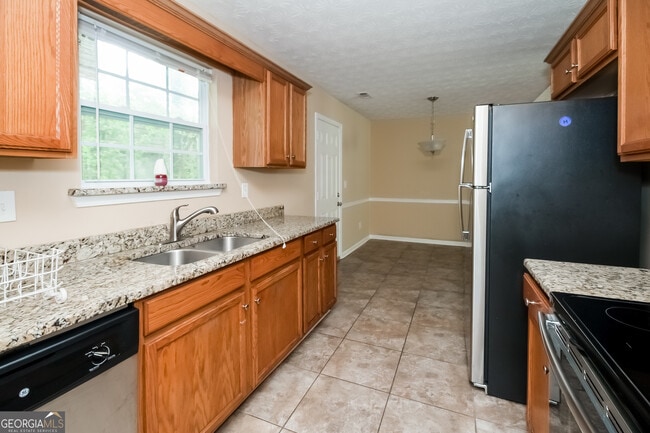 Photo - 685 Nassau St