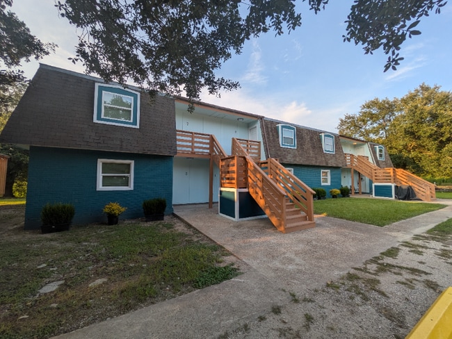 Building Photo - 1609 Dugat Rd Rental