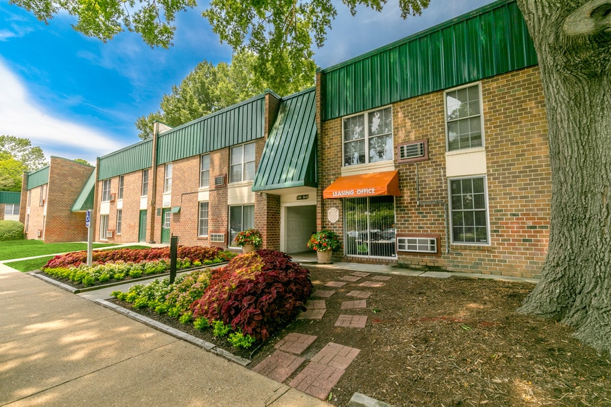 Oakmont Leasing Office