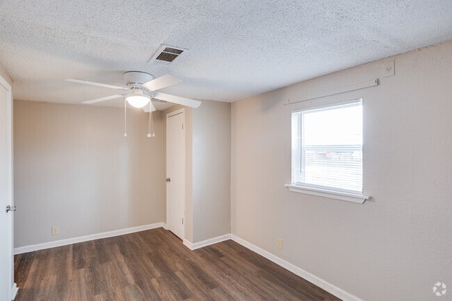 Studio - 500SF - Bedroom