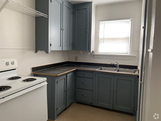 Building Photo - $850 - 1 Bedroom, 1 Bathroom Apartment in ... Unit 7 1/2 APT 4