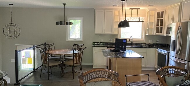 Building Photo - 625 Sand Creek Dr NW