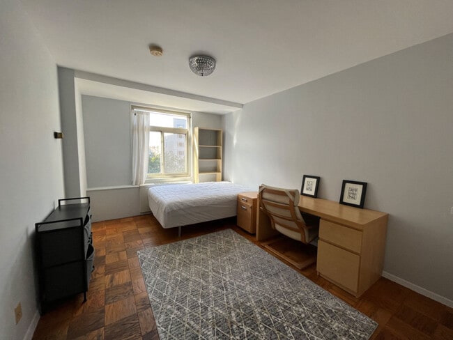 Dormitorio grande - 2401 H St NW Unidad 602