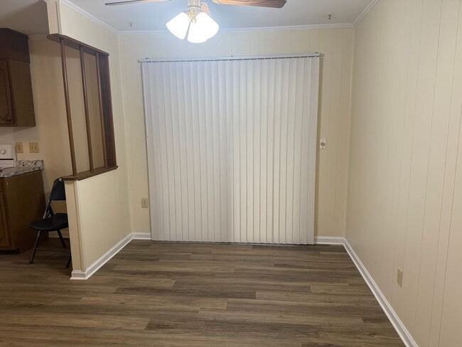 Photo - Adorable 3 Bedroom 1.5 Bath Off Regents Park Lane
