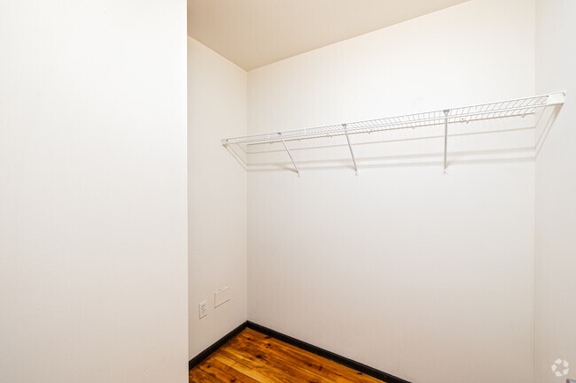 2BR, 2BA - 968SF - Primary Closet
