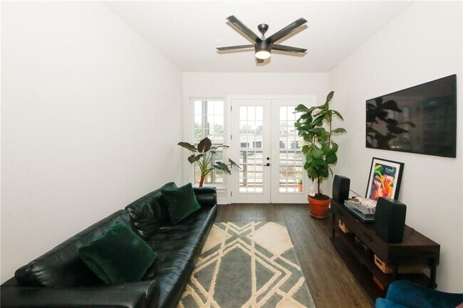 Photo - 764 Memorial Dr SE Unit 2