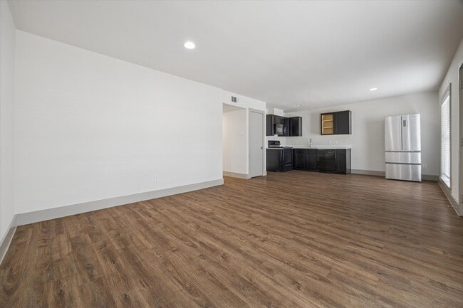 Photo - 4300 Rosslyn Rd Unit 2