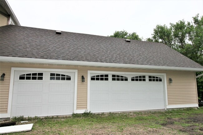 Beautiful 4 bedroom 1.5 house - Beautiful 4 bedroom 1.5 house