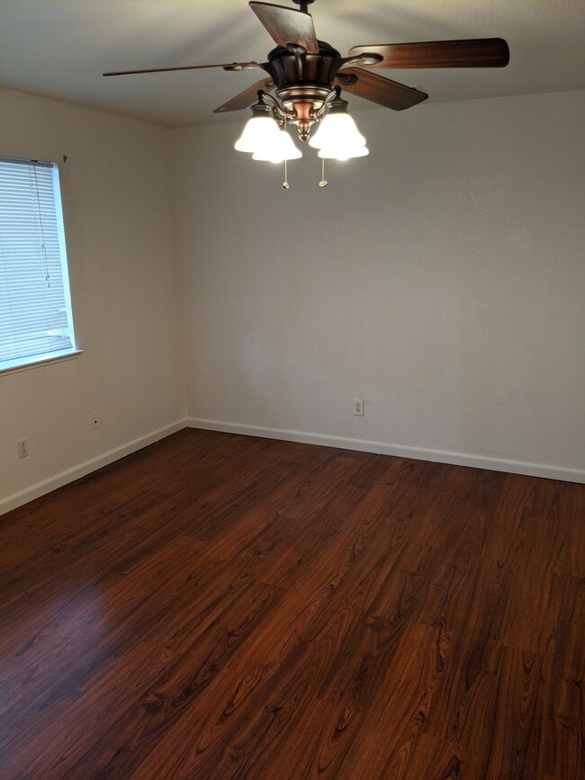 Photo - 127 Huber Ct