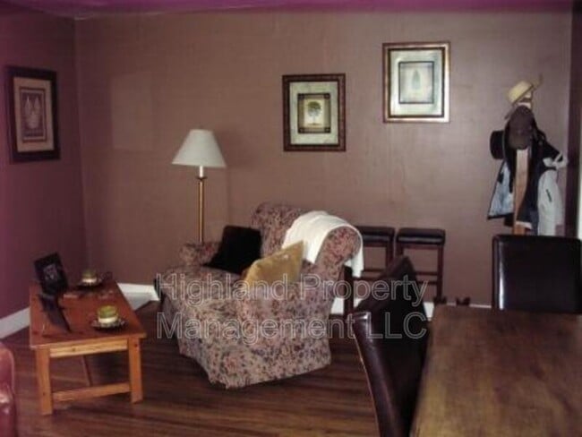 Photo - 215 SE High St