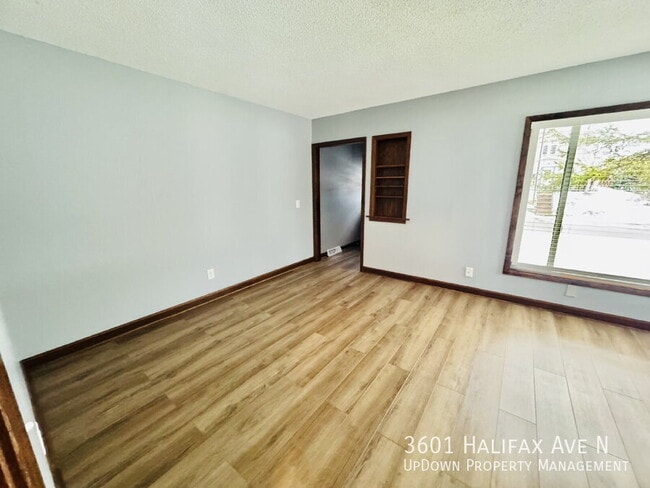 Photo - 3601 Halifax Ave N