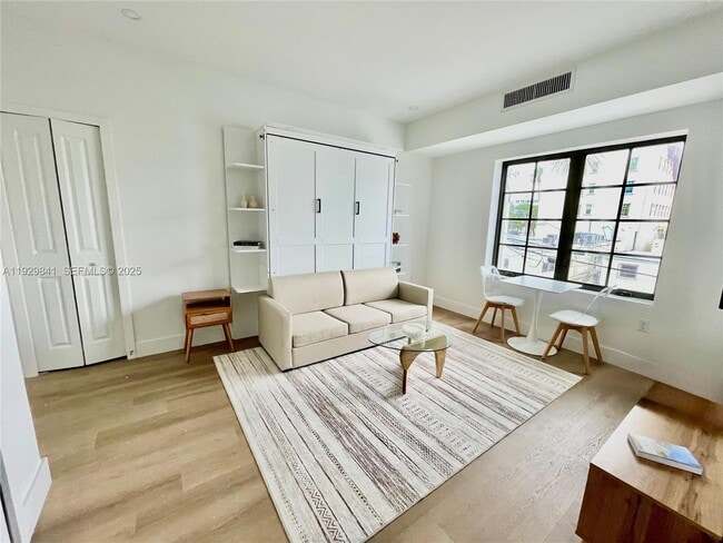 Building Photo - 1619 Jefferson Ave Unit 108