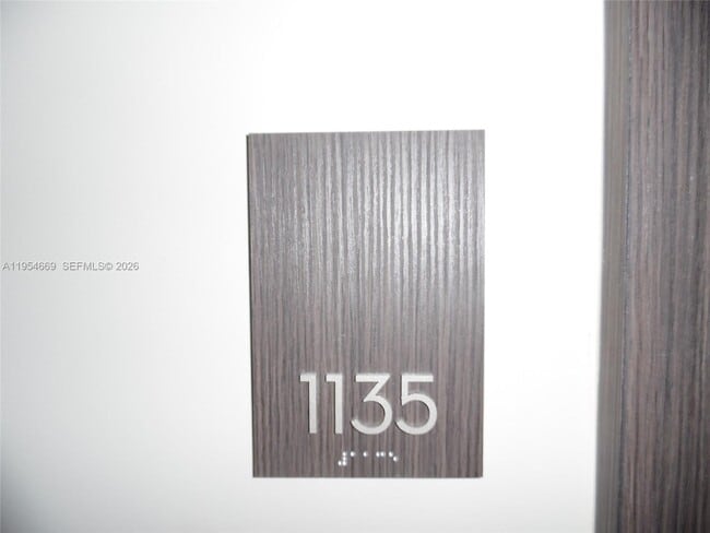 Building Photo - 20505 E Country Club Dr Unit 1135