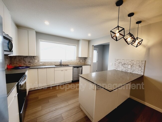 Photo - 22330-2292A 92a Ave NW