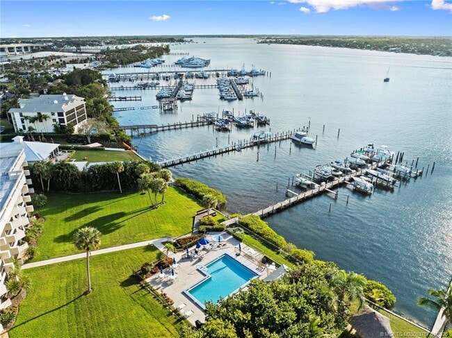 Photo - 625 NW North River Dr Unit 205