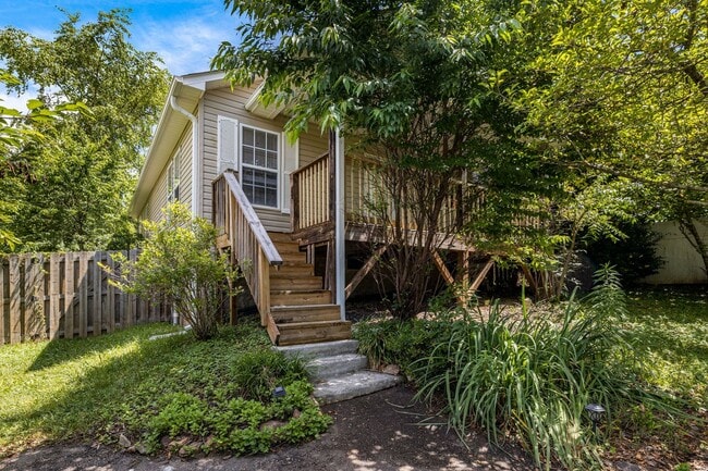Building Photo - 3-Bedroom Home in West Asheville with Fenced-In Yard