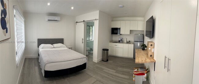 Building Photo - 910 SW 8th Ave Unit A
