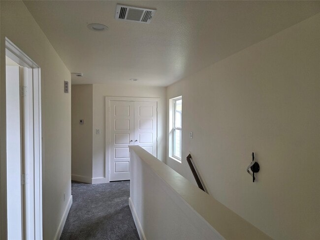 Photo - 2142 De Soto St