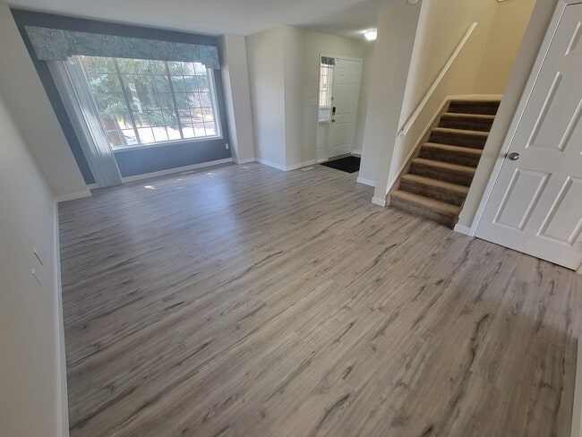 Photo - 8006-815A 15a Ave NW