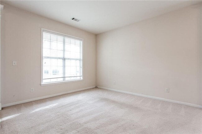 Photo - 910 Wendlebury Ct