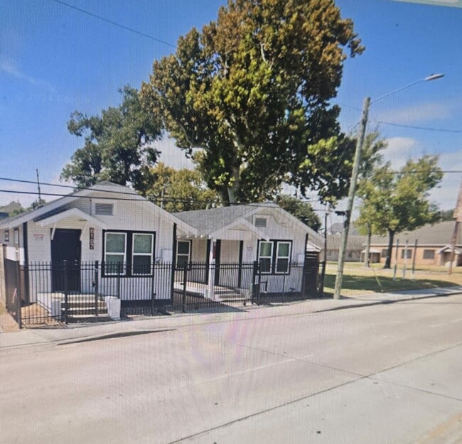 Photo - 6109 N Main St