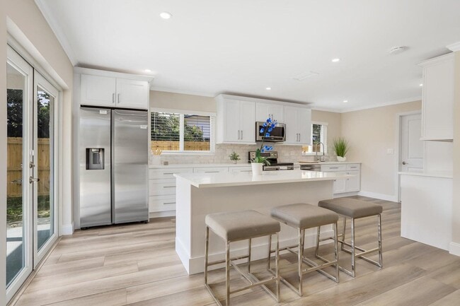 Photo - 510 Kingbird Cir