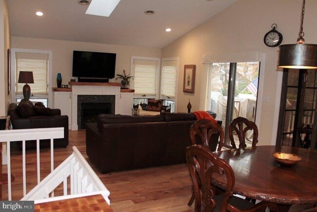 Photo - 417 Periwinkle Rd