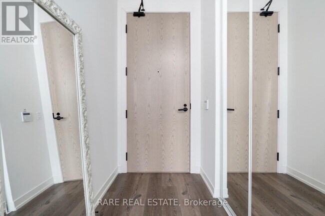 Photo - 28 Interchange Wy Unit 1916