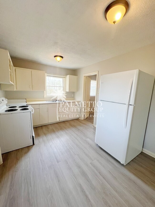 Photo - 1583 Lovett St