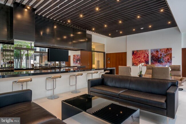 Photo - 1800 N Lynn St Unidad 2316