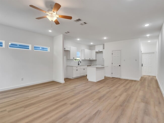 8102 Crestview Dr