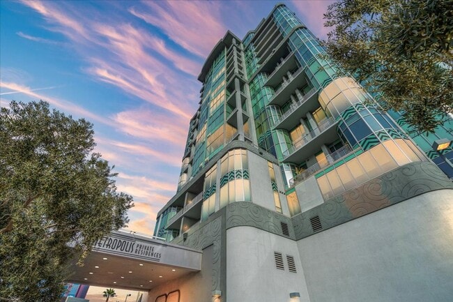 Building Photo - 360 E Desert Inn Rd Unit 403