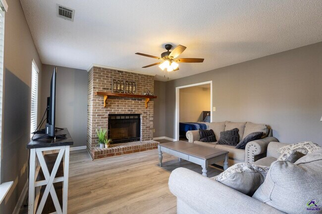 Photo - 135 Sussex Dr