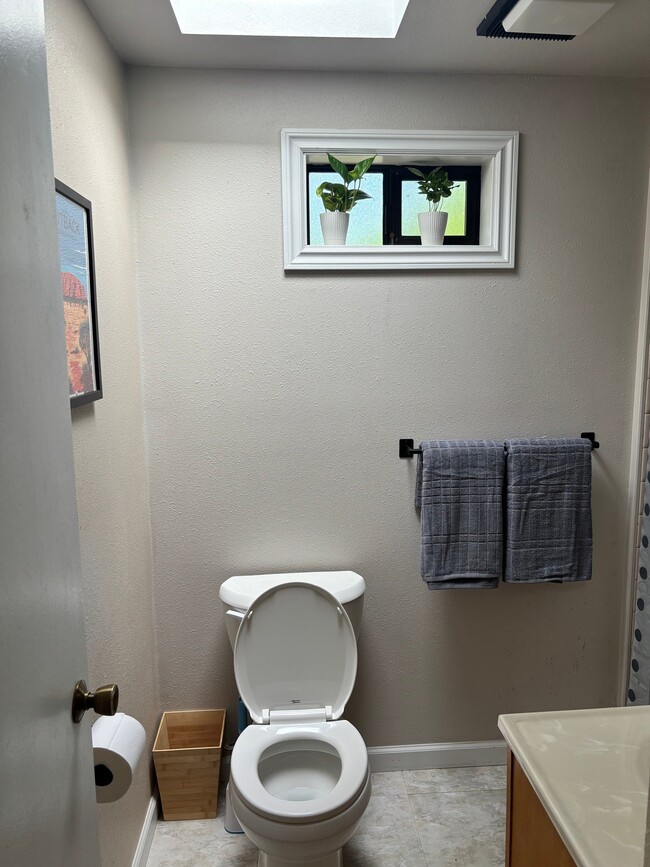 Photo - 1405 W 10th St Unidad A