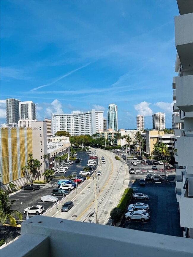 Building Photo - 401 Golden Isles Dr Unit 716