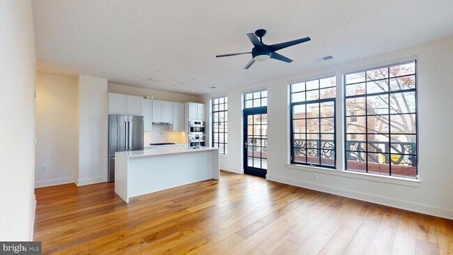 Photo - 1312 King St Unit 207