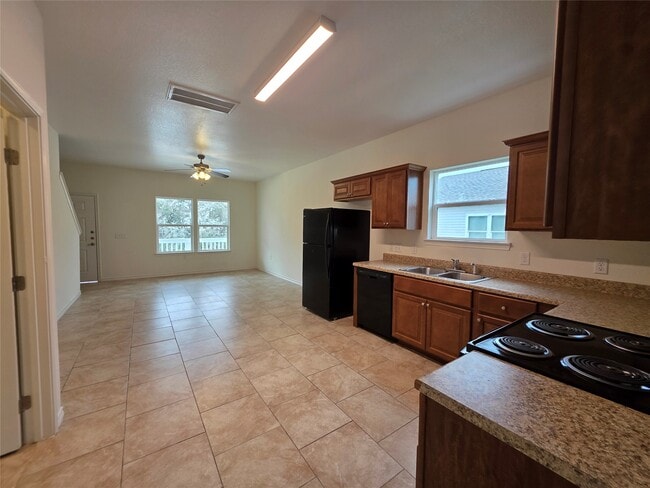 Photo - 6110 White Oak Dr