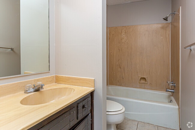 2BR, 1BR - 834SF