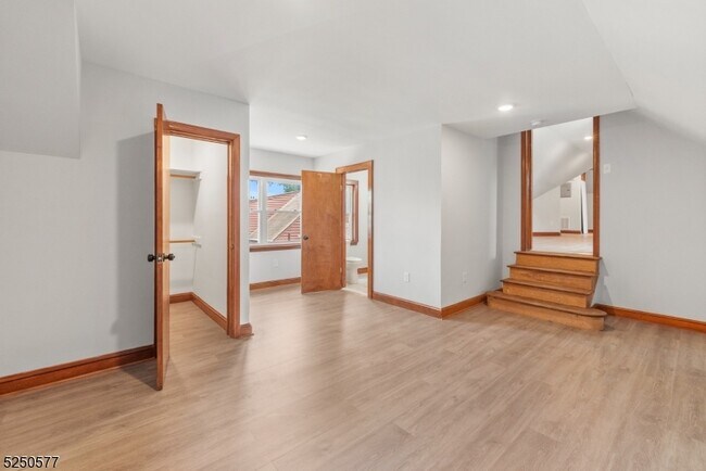 Photo - 532 Piaget Ave