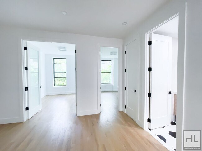 Stuyvesant Heights / Spacious Sunlit 3-Bed... - Stuyvesant Heights / Spacious Sunlit 3-Bed... Apartment Unit 3D