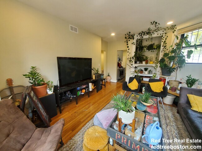 Photo - 1914 Beacon St