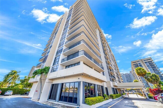 Building Photo - 2017 S Ocean Dr Unit 610 Rental