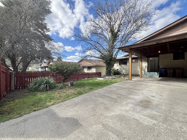 Building Photo - 3418 W 2nd Ave Unit 3418