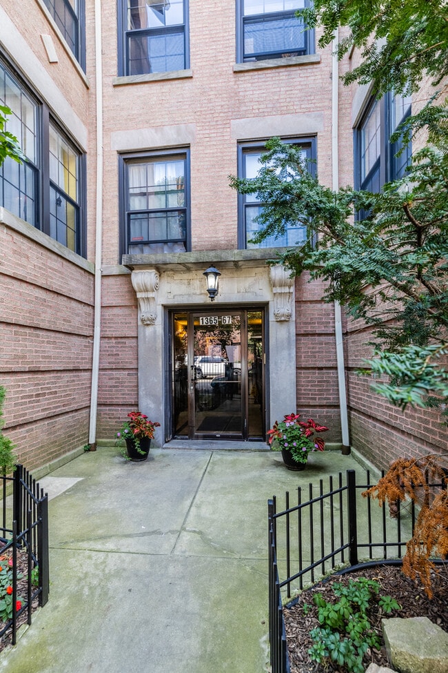 Photo - 1367 E 64th St Unit 2