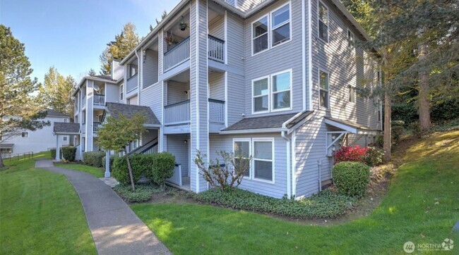 Building Photo - Great location, quiet first floor end Unit F104 Rental