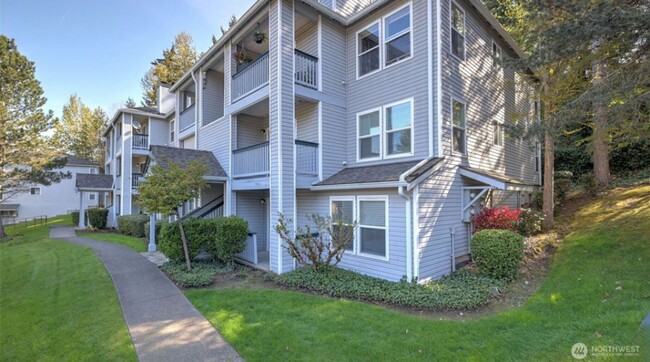 Great location, quiet first floor end unit... - Great location, quiet first floor end unit... Condo Unit F104