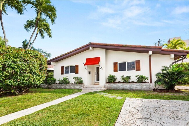 Photo - 140 Santander Ave