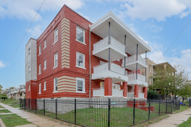 Photo - 24 W 34th St