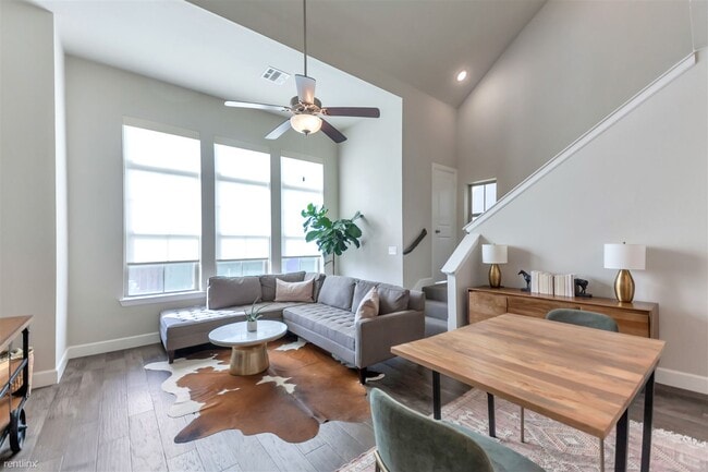 Photo - 2 br, 2.5 bath House - 1044 Manacor Lane