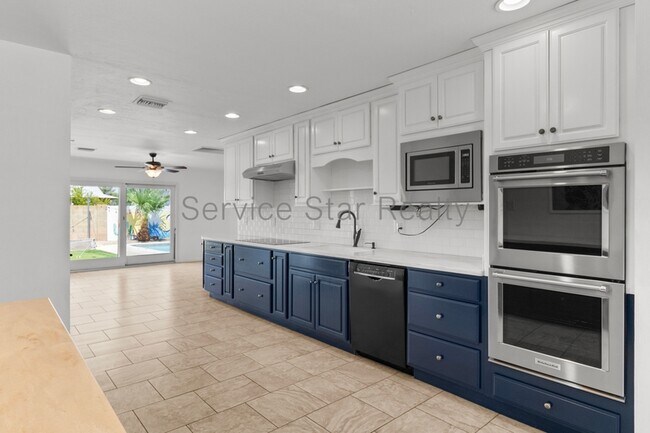 Photo - 8610 E Oak St